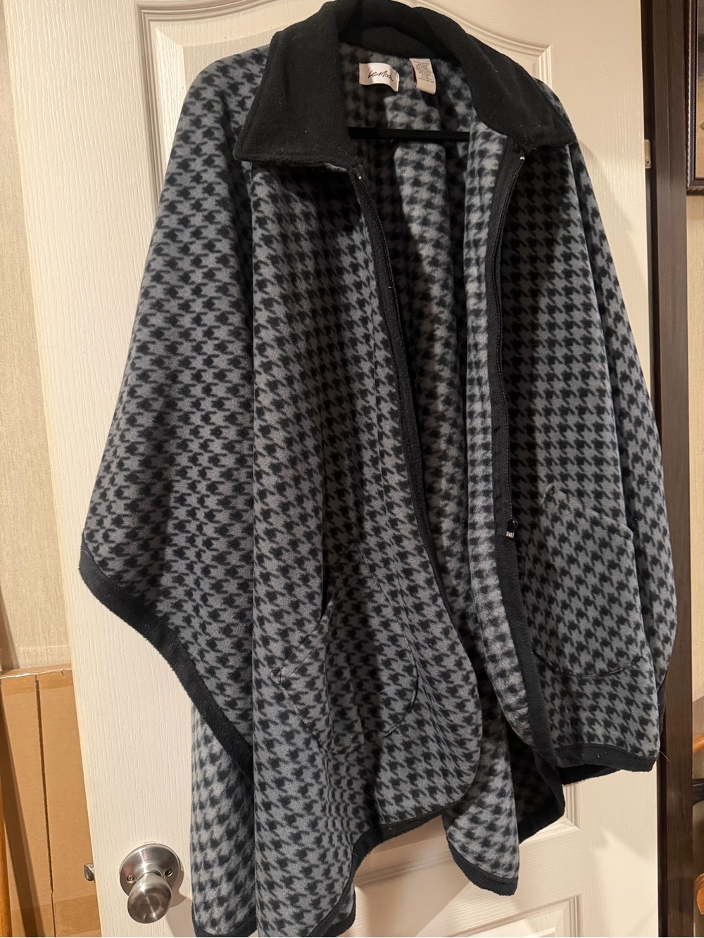 Woven Houndstooth Cape Jacket in Gray and Black